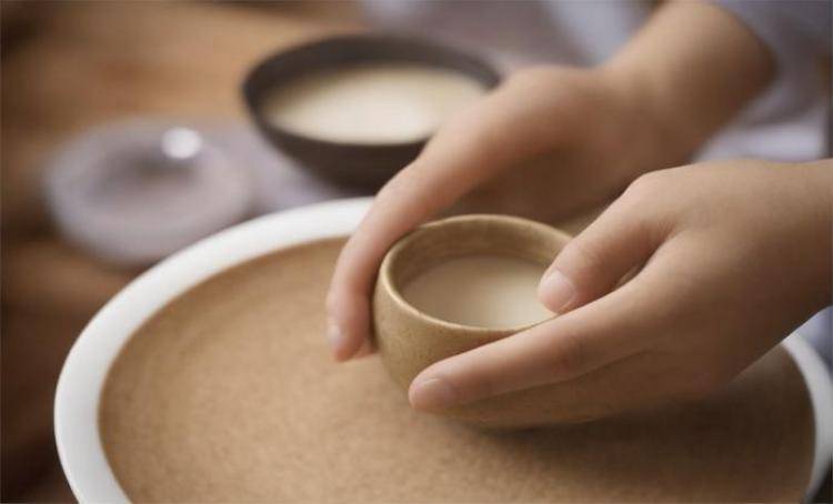 手工羽毛扇網(wǎng)站如何憑借傳統(tǒng)工藝傳承擴大流量？同行都是怎么做的？